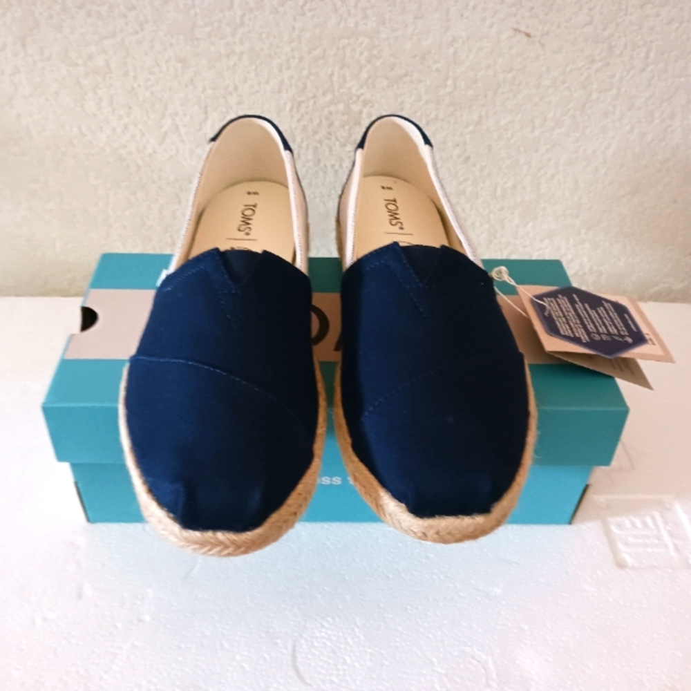 Toms - Picture 2 of 4